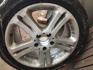 Llanta de Mercedes 245/45 R17