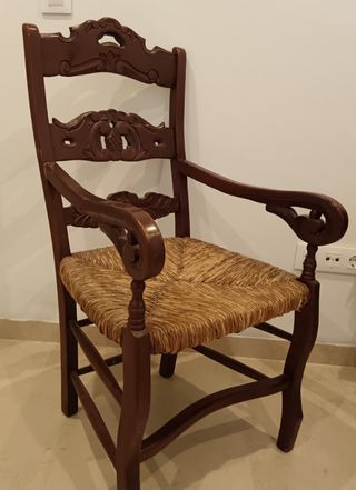 4 Sillas clásicas de estilo rústico y 2 sillones