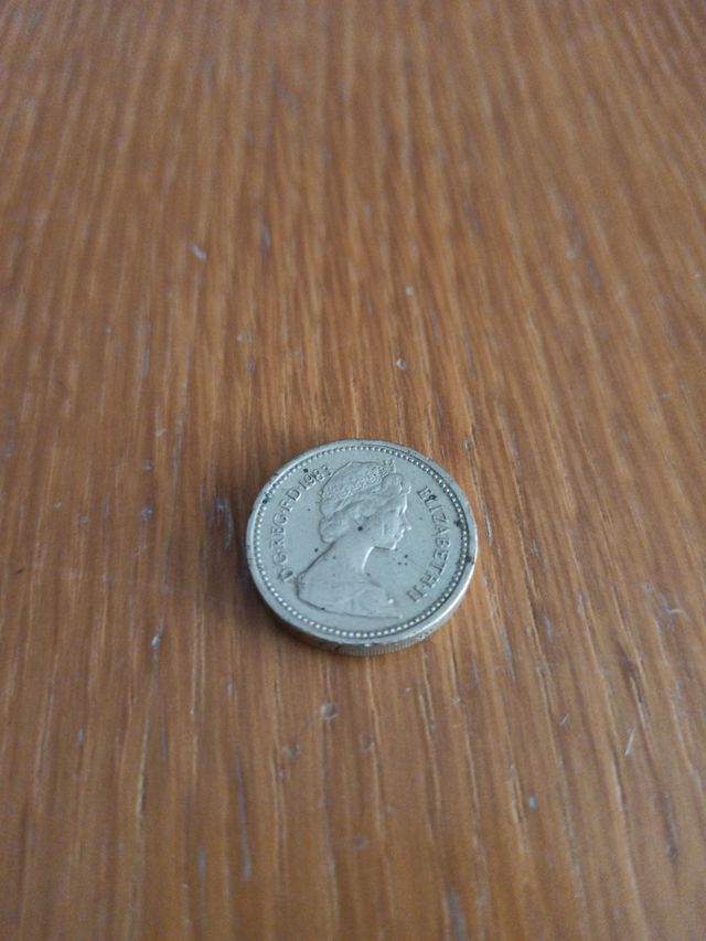 Moneta 1 pound 1983 Elisabetta II