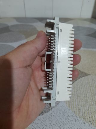 Conector Krone LSAplus para cableado eléctrico