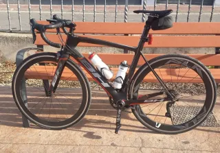 Bicicleta de carretera carbono BH G6 PRO + Rodillo