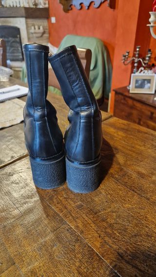 Stivaletti neri con catene