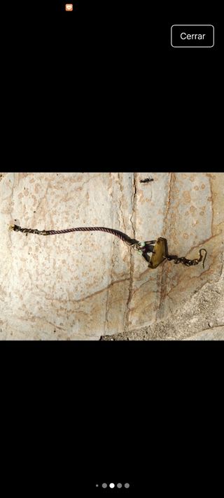 Pulsera y pendiente étnicos dorados