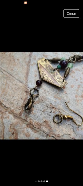 Pulsera y pendiente étnicos dorados