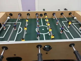 Futbolín de madera