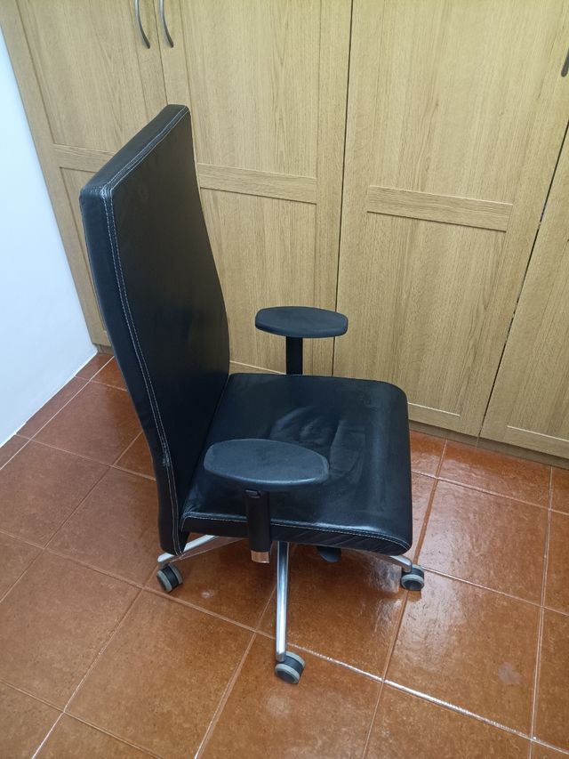 Sillón oficina negro