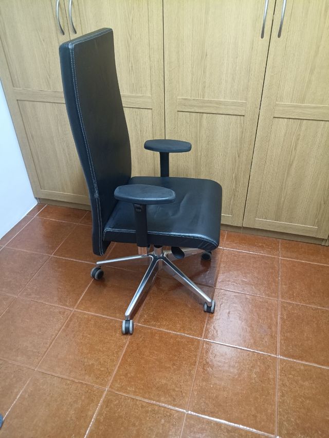 Sillón oficina negro