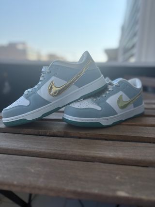 Nike Dunk Low - 40 Azul e Dourado