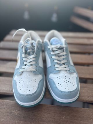 Nike Dunk Low - 40 Azul e Dourado