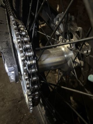 Protector corona cadena buje motos de enduro