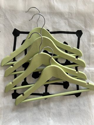 4 Perchas infantiles madera - Verde