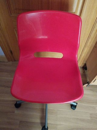 Silla giratoria Ikea roja