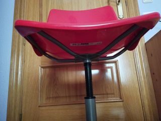 Silla giratoria Ikea roja
