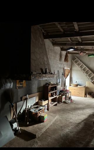 Almacén,garaje,cocina campera con pozo de agua.