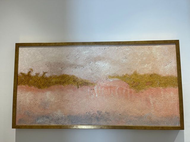 Cuadro abstracto dorado y rosa con marco