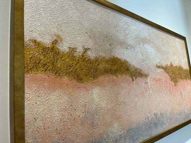 Cuadro abstracto dorado y rosa con marco