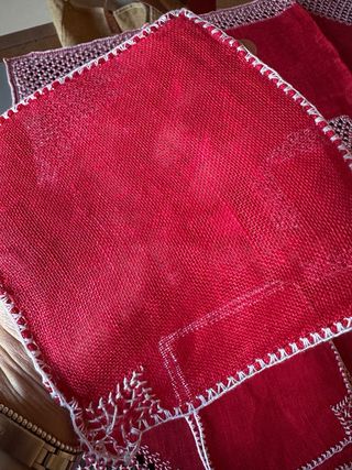 Tovaglia lino ricamata rossa