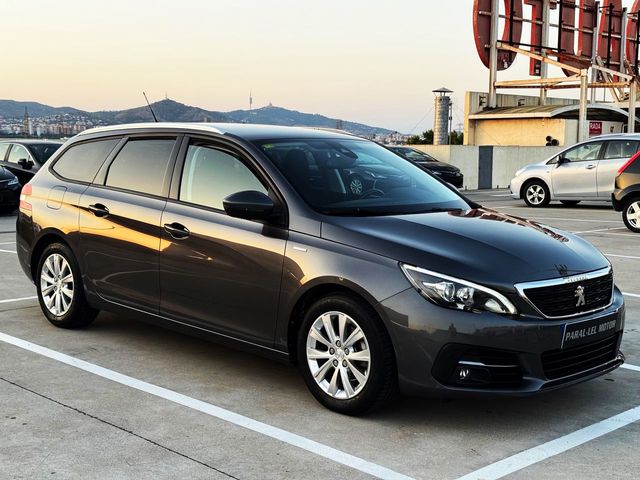 Peugeot 308 SW STYLE1.5 BlueHDi 130cv con NAVEGADOR, CAR PLAY...