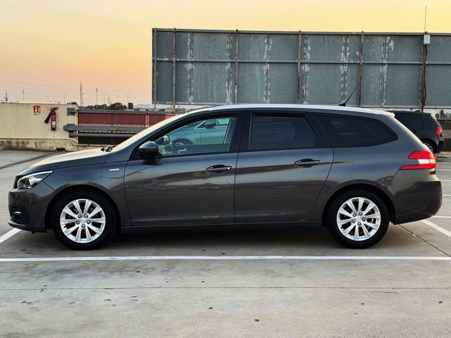 Peugeot 308 SW STYLE1.5 BlueHDi 130cv con NAVEGADOR, CAR PLAY...