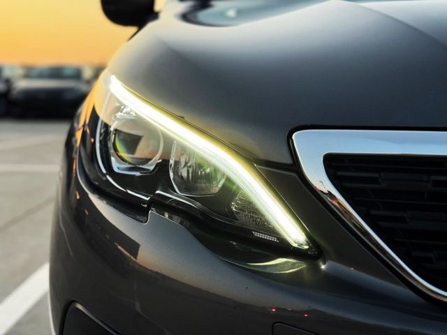 Peugeot 308 SW STYLE1.5 BlueHDi 130cv con NAVEGADOR, CAR PLAY...