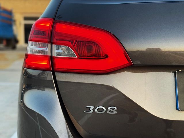 Peugeot 308 SW STYLE1.5 BlueHDi 130cv con NAVEGADOR, CAR PLAY...