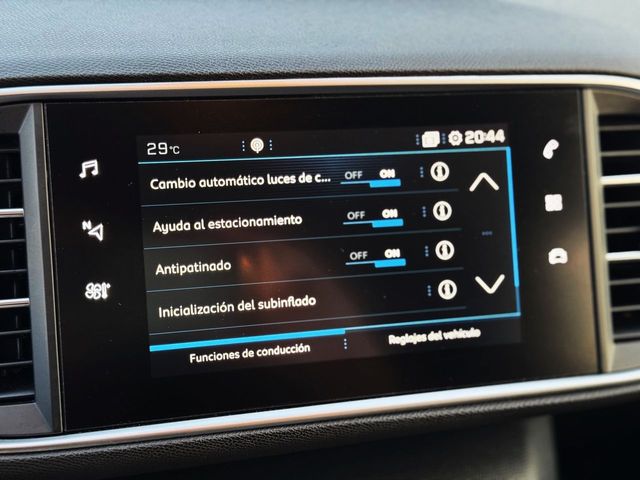 Peugeot 308 SW STYLE1.5 BlueHDi 130cv con NAVEGADOR, CAR PLAY...