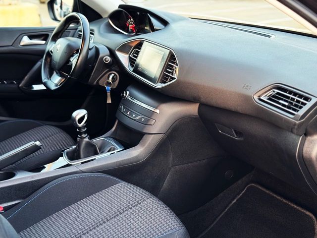 Peugeot 308 SW STYLE1.5 BlueHDi 130cv con NAVEGADOR, CAR PLAY...