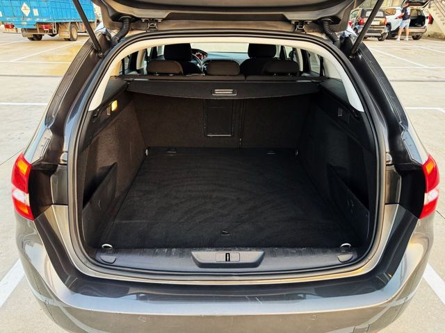 Peugeot 308 SW STYLE1.5 BlueHDi 130cv con NAVEGADOR, CAR PLAY...