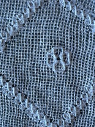 Tovaglia lino ricamata in puro lino