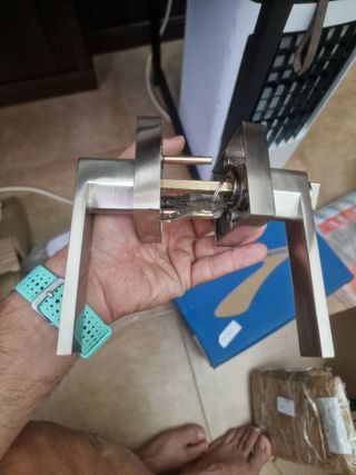 Manija puerta cromada con llave