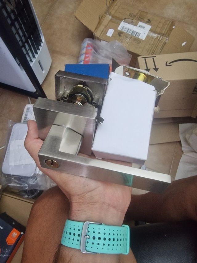 Manija puerta cromada con llave