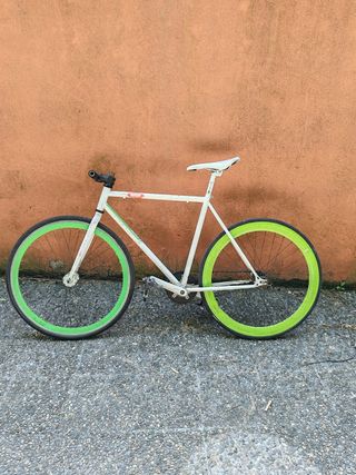 Bicicleta Fixie blanca-verde