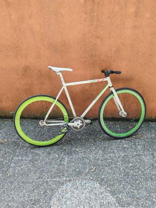 Bicicleta Fixie blanca-verde