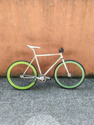 Bicicleta Fixie blanca-verde