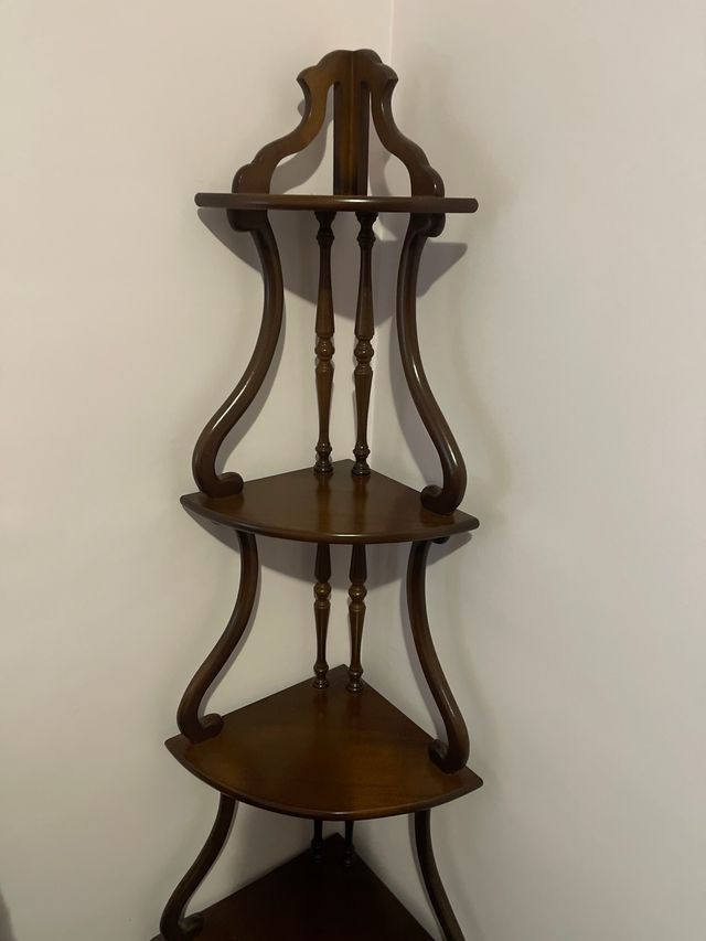 Estantería de esquina de madera