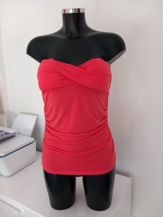 Top rosso senza spalline