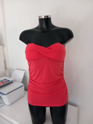 Top rosso senza spalline