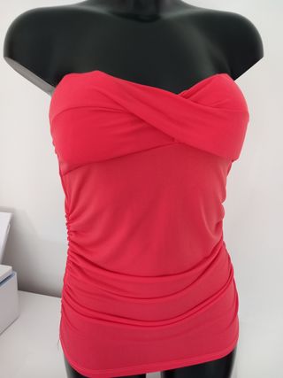 Top rosso senza spalline