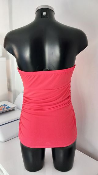 Top rosso senza spalline