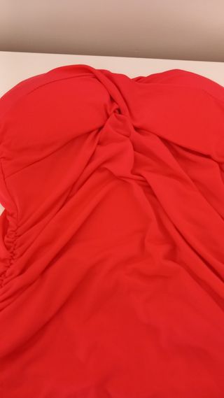 Top rosso senza spalline