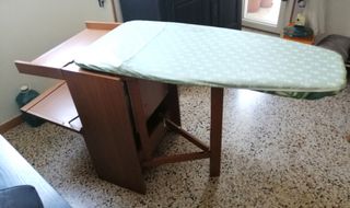 Tavolo da stiro "Lostiro" di Foppapedretti. 