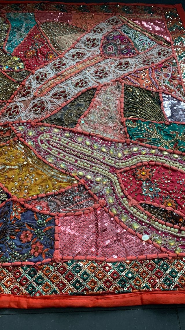 Colcha bordada única - Lentejuelas