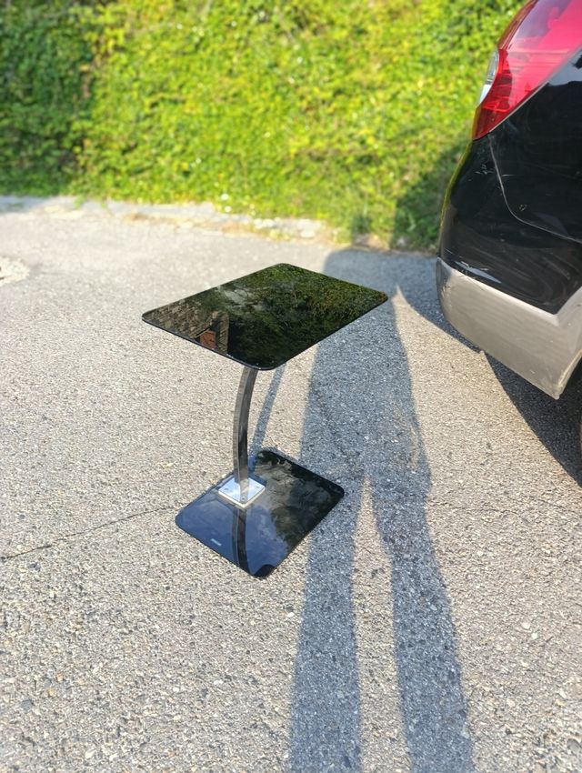 Mesa negra ordenador/café