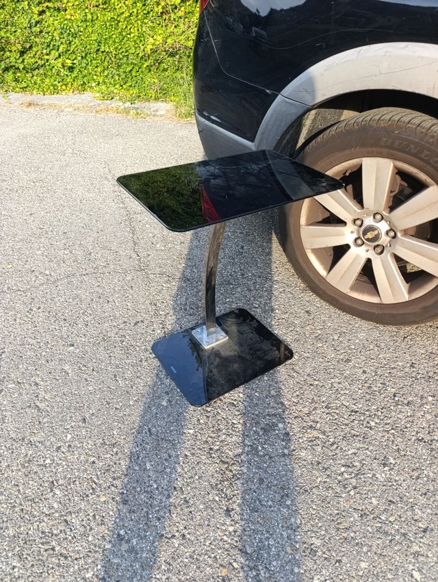 Mesa negra ordenador/café