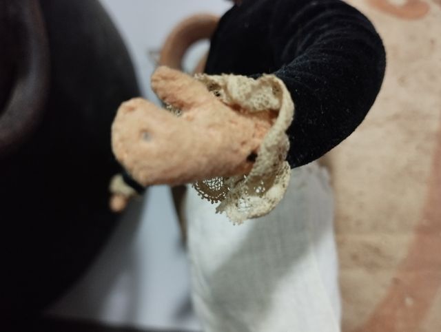 Muñeca muy antigua, traje regional alcarreña.