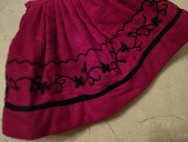 Muñeca muy antigua, traje regional alcarreña.