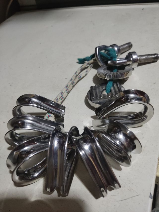 Accesorios náuticos: 7 guardacabos + 2 fijaciones