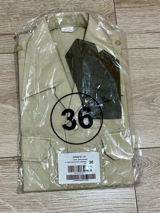 Camisa traje beige talla 36 manga larga .