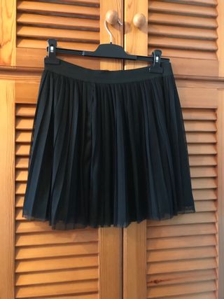 Falda plisada negra