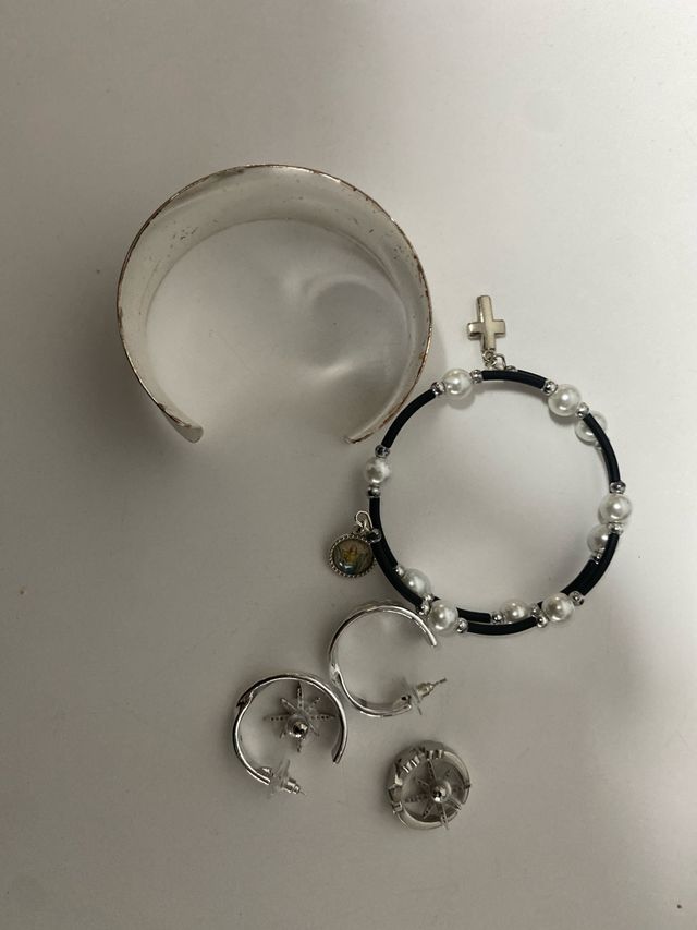 pendientes 7€, plsera y barazalete 8€